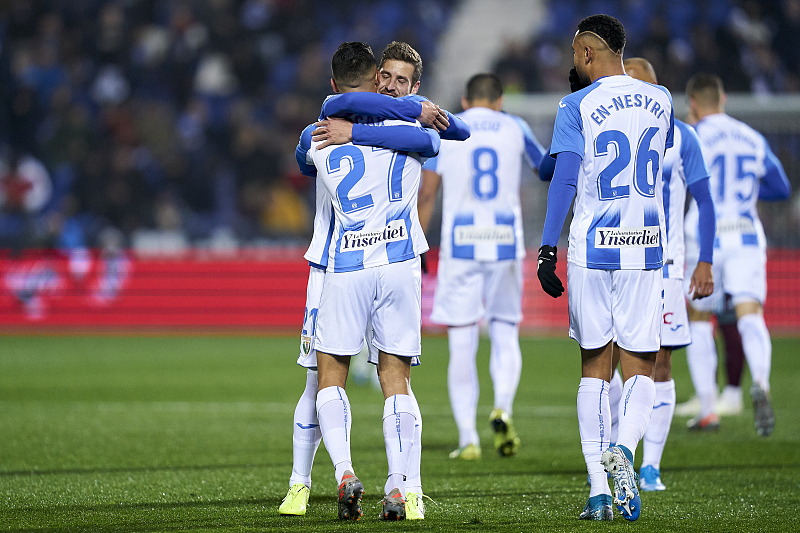 关键时刻突围战来临，纽约尼克斯围绕荷甲状态回暖，信心回归，更衣室氛围转暖的简单介绍